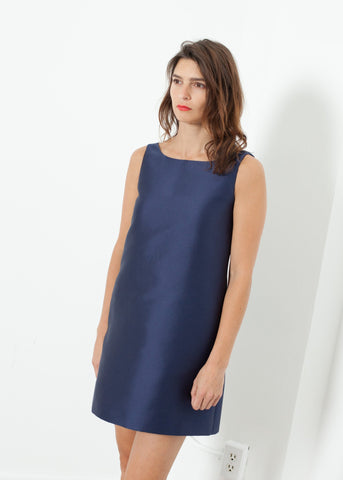 ब्लू में ए-लाइन मिनी ड्रेस